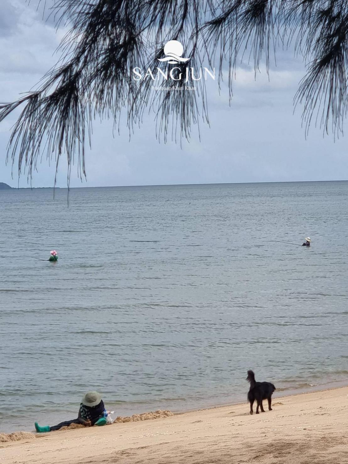 Sangjun On Beach Resort Bang Saphan Exterior foto