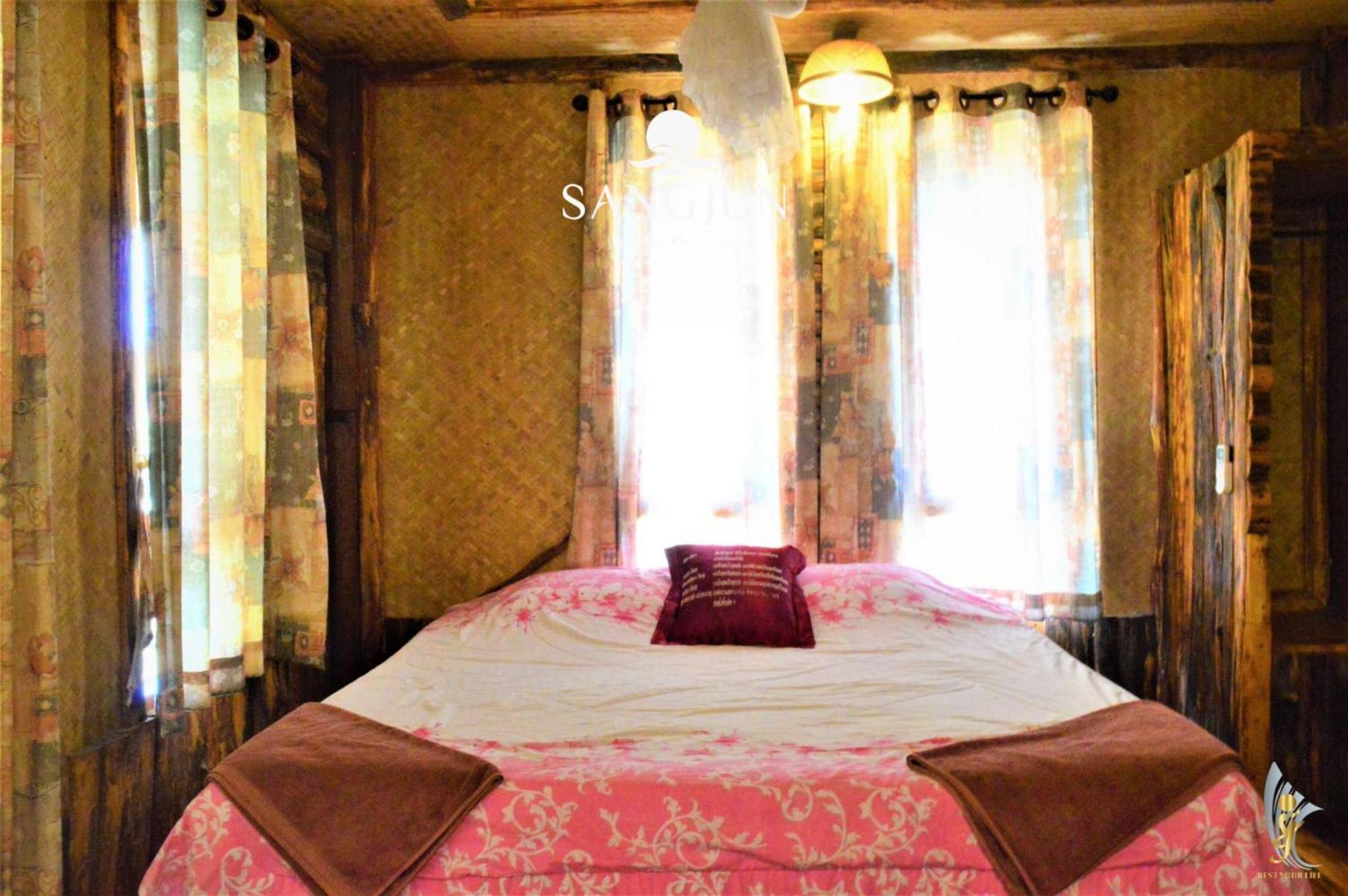 Sangjun On Beach Resort Bang Saphan Exterior foto